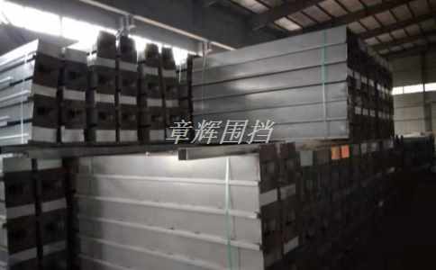 簡易圍擋在保障交通安全方面有哪些作用？（簡易圍擋在交通中的應用價值）