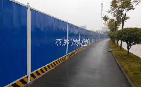 簡易圍擋在馬拉松等體育比賽中的應用有哪些特點？（簡易圍擋在體育賽事中的使用場景）