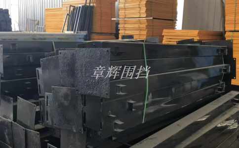 簡易圍擋的寬度是多少？