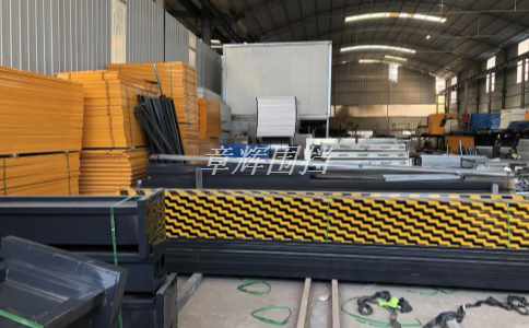 如何合理設置和管理不同類型的簡易圍擋，如臨時性、**性等？